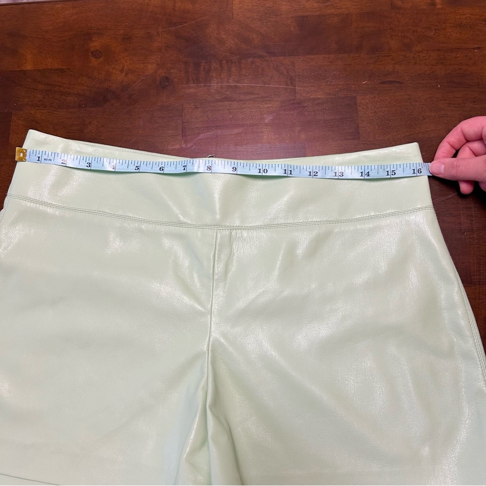 Alice + Olivia Faux Leather Green High-Waisted Shorts Size 10 - Picture 10 of 14